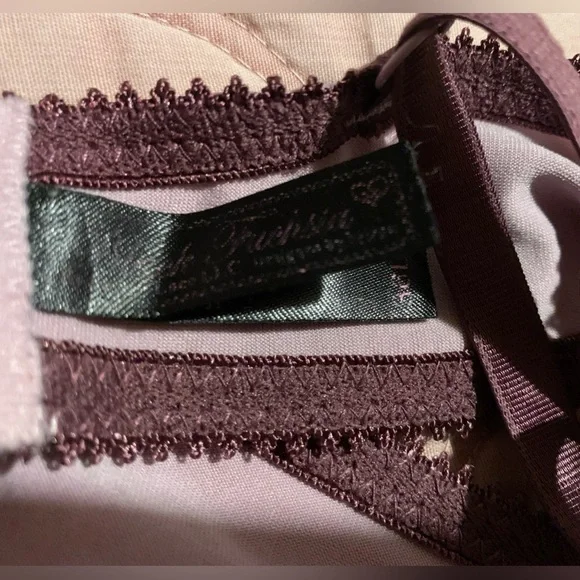 EUC Used 36D underwire Bra polka dot purple with lace trim and adjustable strap - Picture 4 of 4